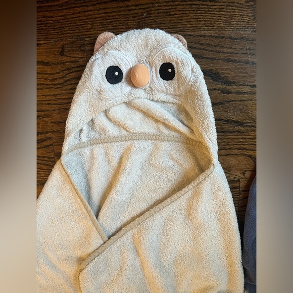 Apple Park/ Carter’s bundle of 2 hooded bath towels owl/bear ivory /blue cotton - Picture 5 of 9